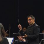 La Sinfonía 25 de Mozart en el Teatro 25 de Mayo con la Orquesta Ensamble Lírica y el director chileno Pablo Yañez