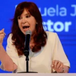 Cristina volvió a criticar la política económica de Milei: “No le encuentra el agujero al mate”