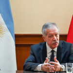 El Gobernador Elías Suárez anunció un aumento salarial del 42,4% y confirmó la continuación de los bonos para la administración pública