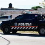 Un policía fue detenido tras golpear brutalmente a su novia dentro del auto
